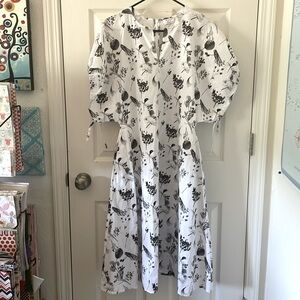 DEVEAUX Ophrah Cottagecore White and Black Floral Dress RARE Lagenlook old money